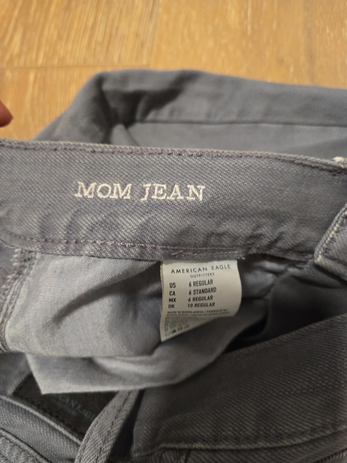 American Eagle Outfitters American Eagel Mom Jeans Size 6 Size 28" / US 6 / IT 42 - 2 Thumbnail