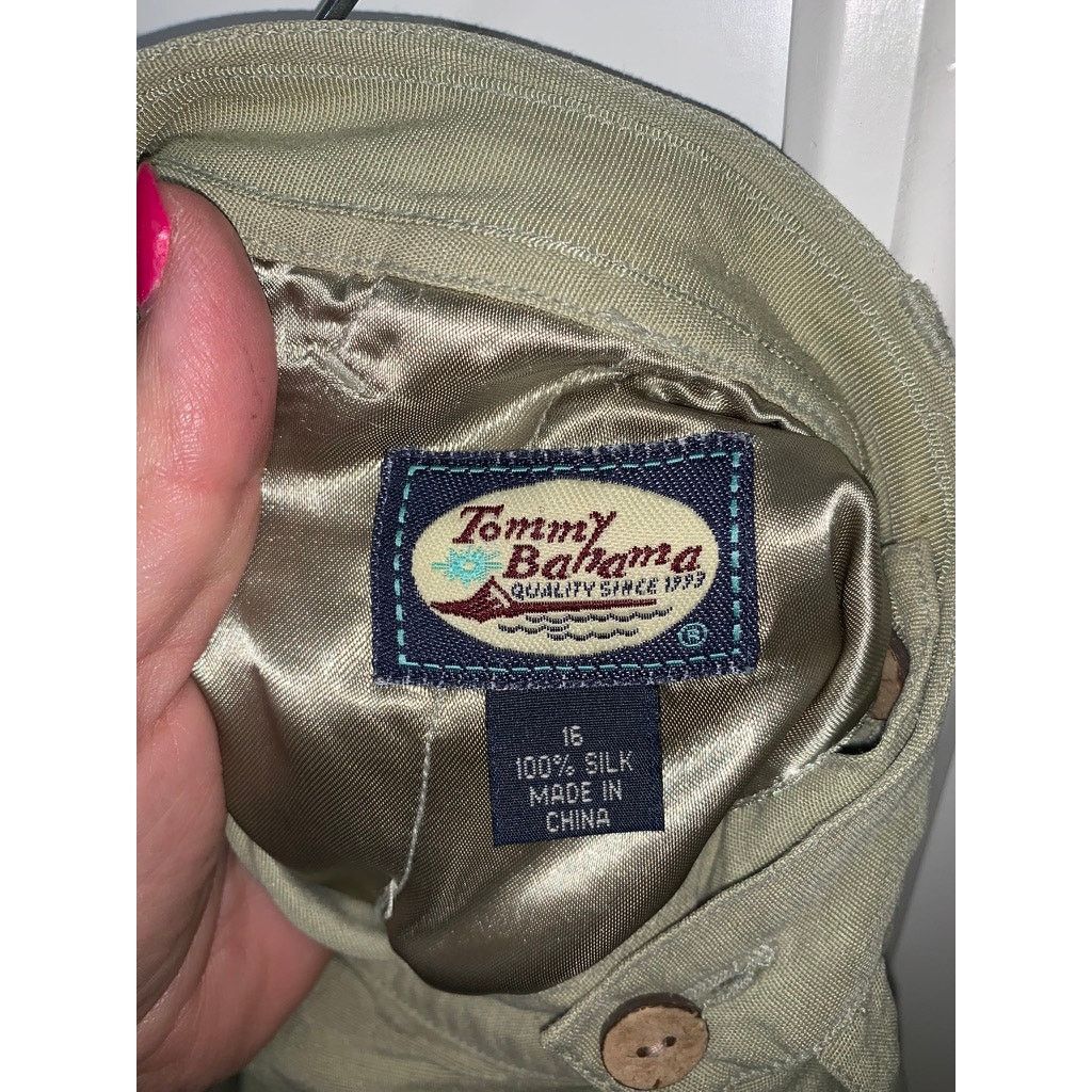 Tommy Bahama Tommy Bahama Women's Cargo Shorts Green Size 16 Solid Silk Size 38" / US 16 / IT 52 - 3 Thumbnail