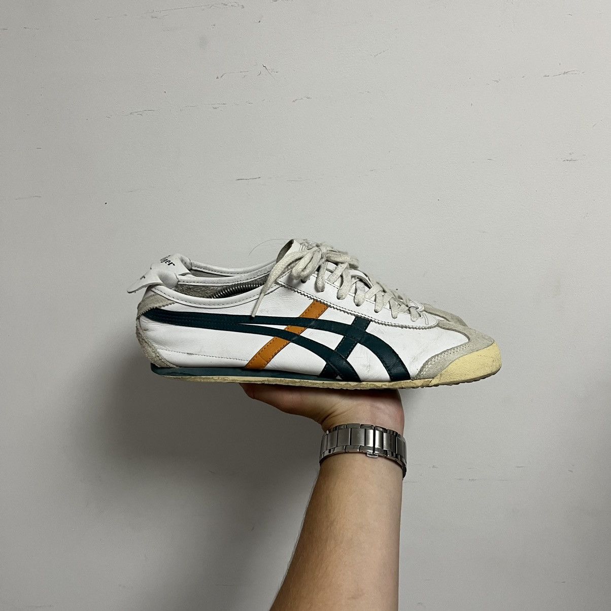 Asics Vintage Asics Tiger Onitsuka Low Top Sneakers Japanese 90s Size US 10 / EU 43 - 1 Thumbnail