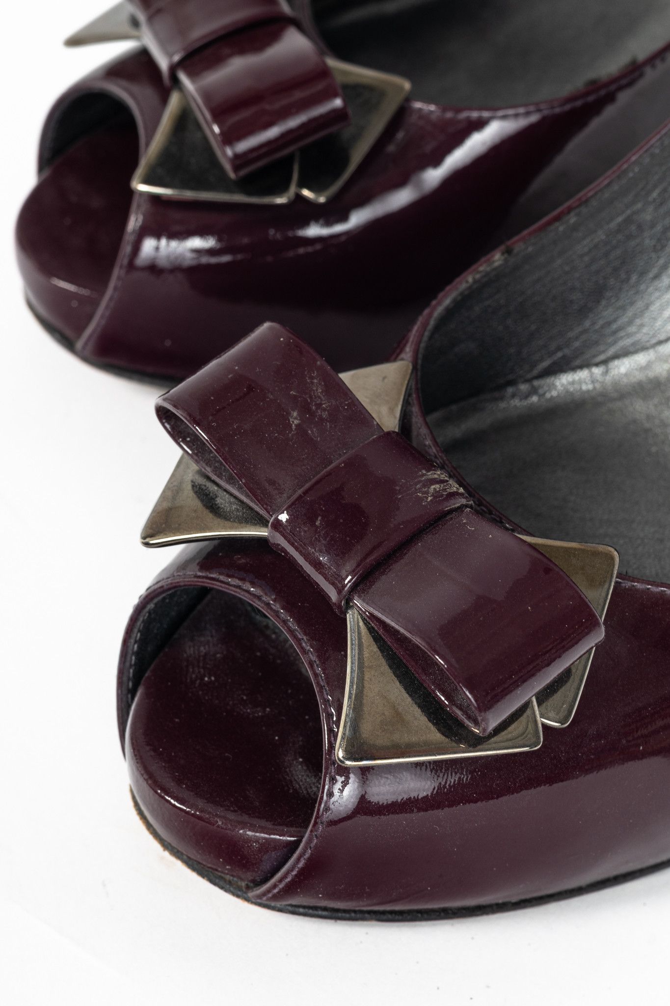 Stuart Weitzman Stuart Weitzman Spice Patent-Leather Bow Peep-Toe Pumps Size US 9 / IT 39 - 7 Thumbnail
