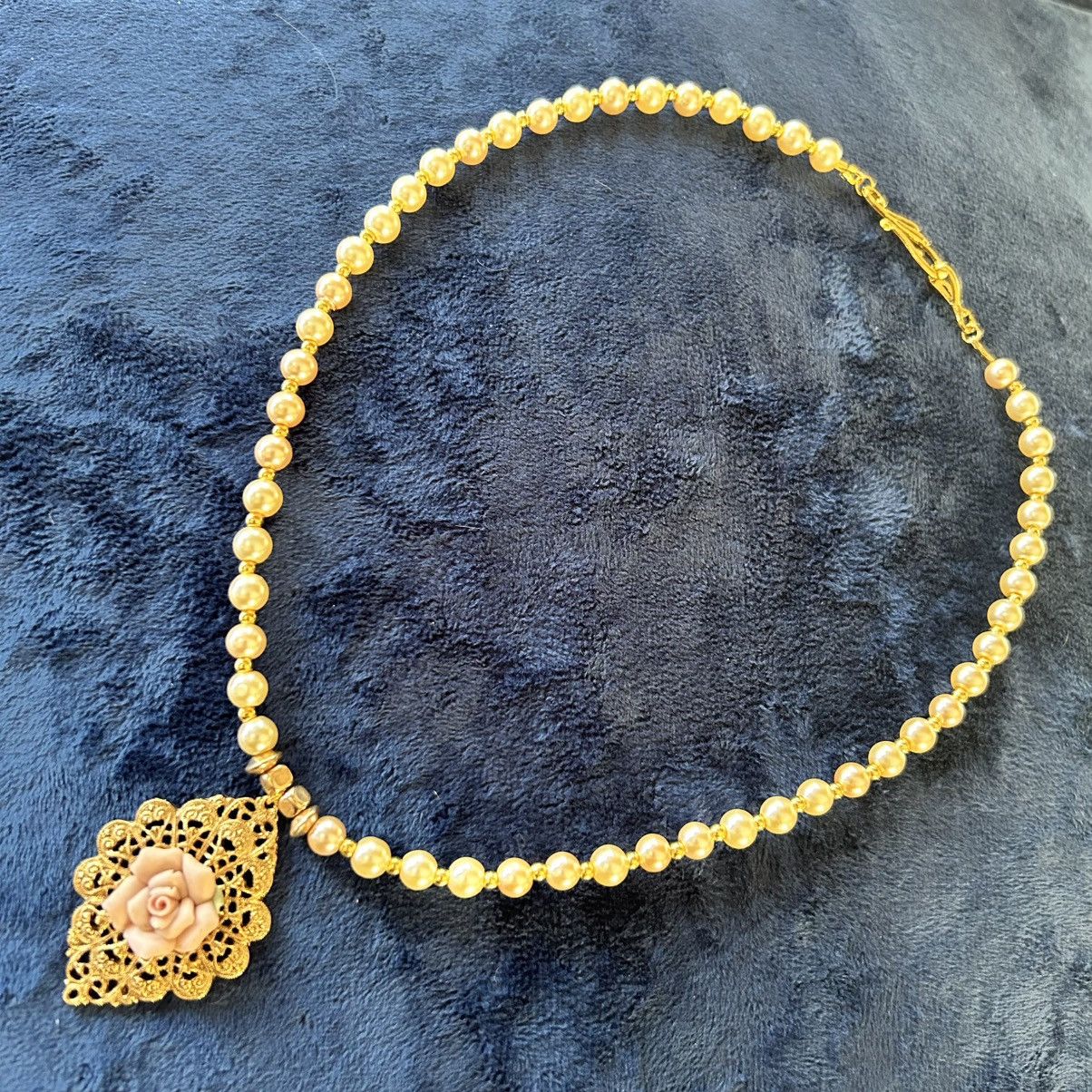 Handmade Handcrafted vintage repurpose Victorian porcelain necklace Size ONE SIZE - 5 Thumbnail