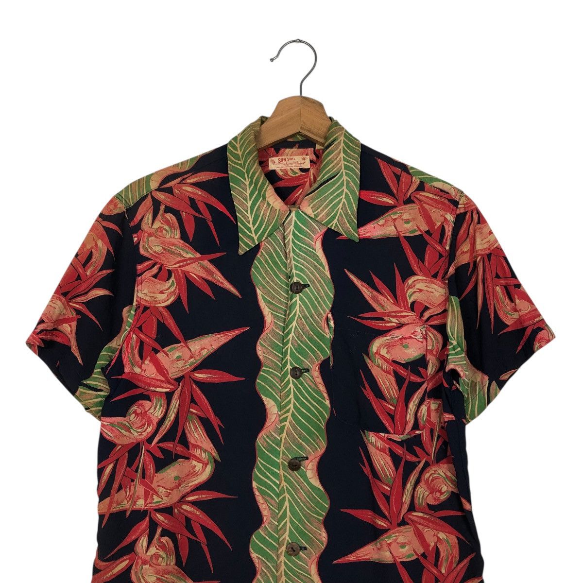 Toyo Enterprises 🔥VINTAGE HAWAIIAN SHIRT BUTTON SUN SURF 100% RAYON Size US XS / EU 42 / 0 - 5 Thumbnail