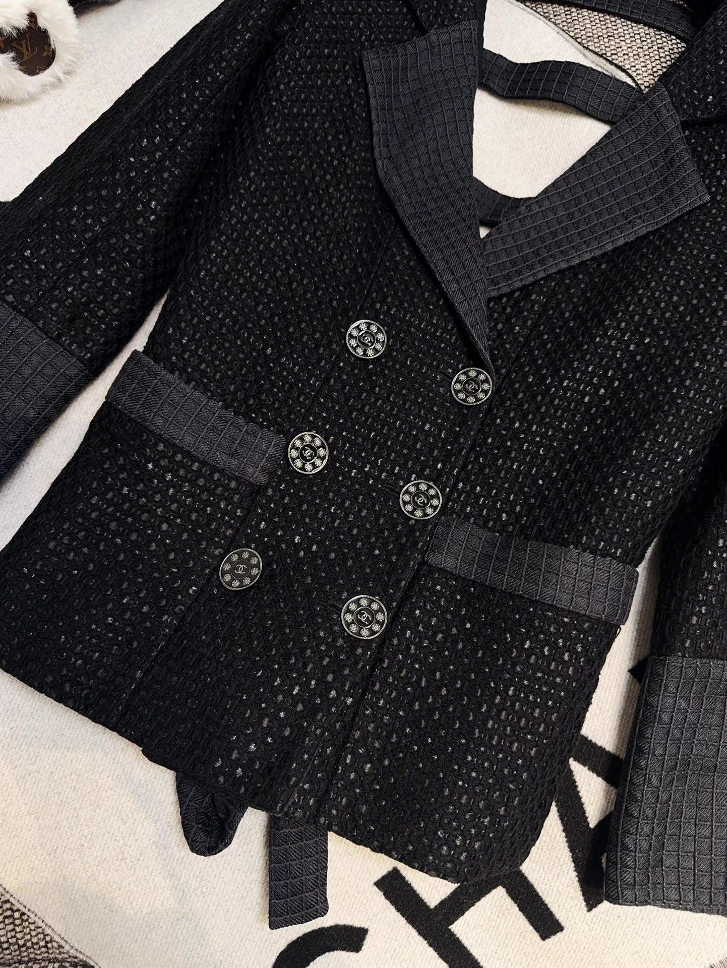 Chanel Chanel 16C Cruise Tweed DB Back Cutout Blazer 36 Size XS / US 0-2 / IT 36-38 - 4 Thumbnail