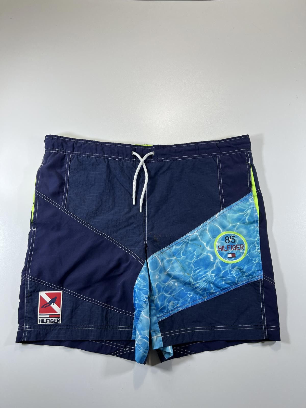 Tommy Hilfiger Tommy Hilfiger Men's Swim Shorts with Water Print Accent Size US 32 / EU 48 - 8 Thumbnail
