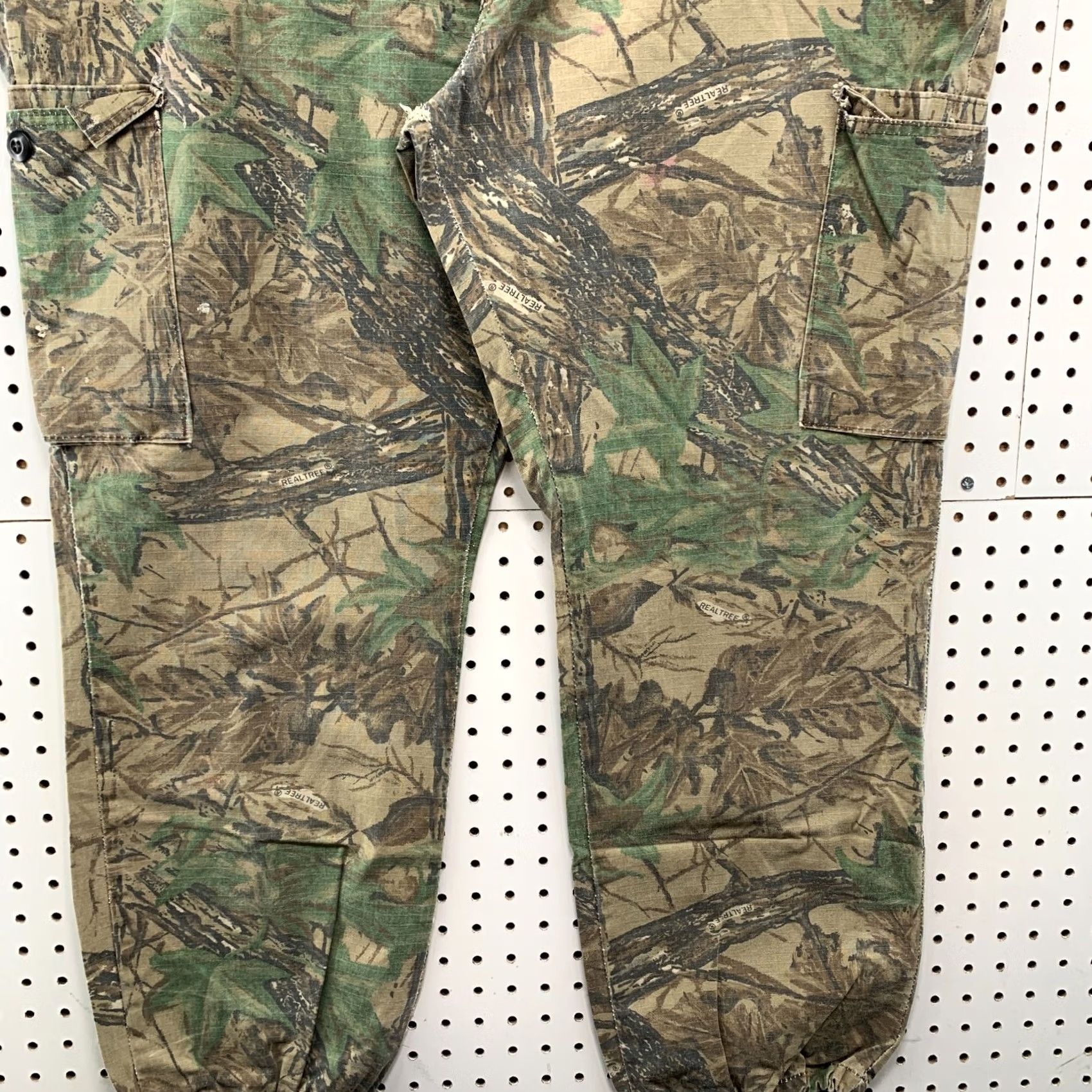AMO VINTAGE Camo Hunting Pants Size 2XL 42x30 Brown Tree Made USA Pants Men 2XL Camouflage Cargo Relaxed Straight Inseam 30 USA Brown Camouflage 42x30 Size US 39 - 7 Thumbnail