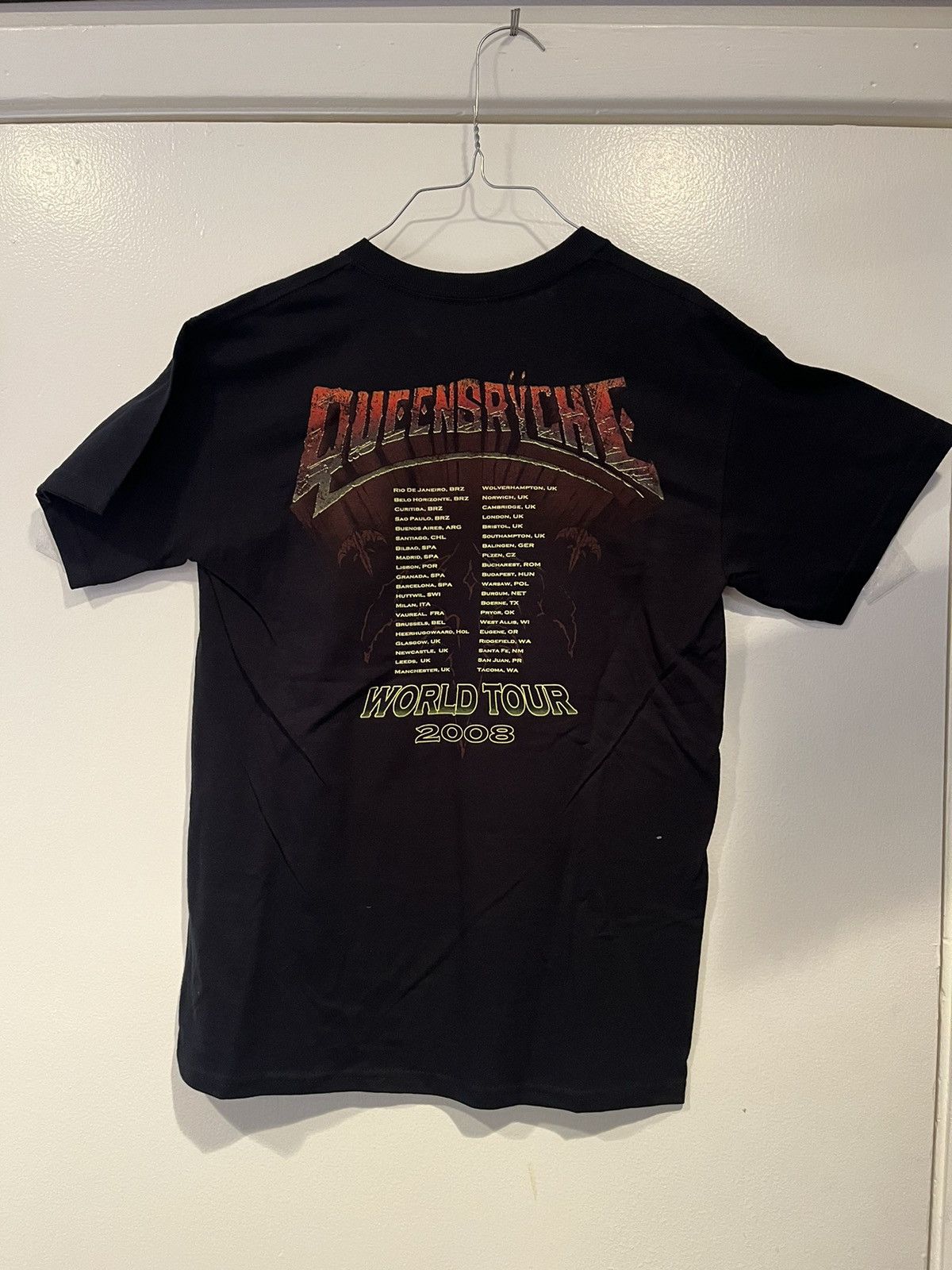 Gildan 2008 Queensryche world tour tshirt Size US S / EU 44-46 / 1 - 3 Thumbnail