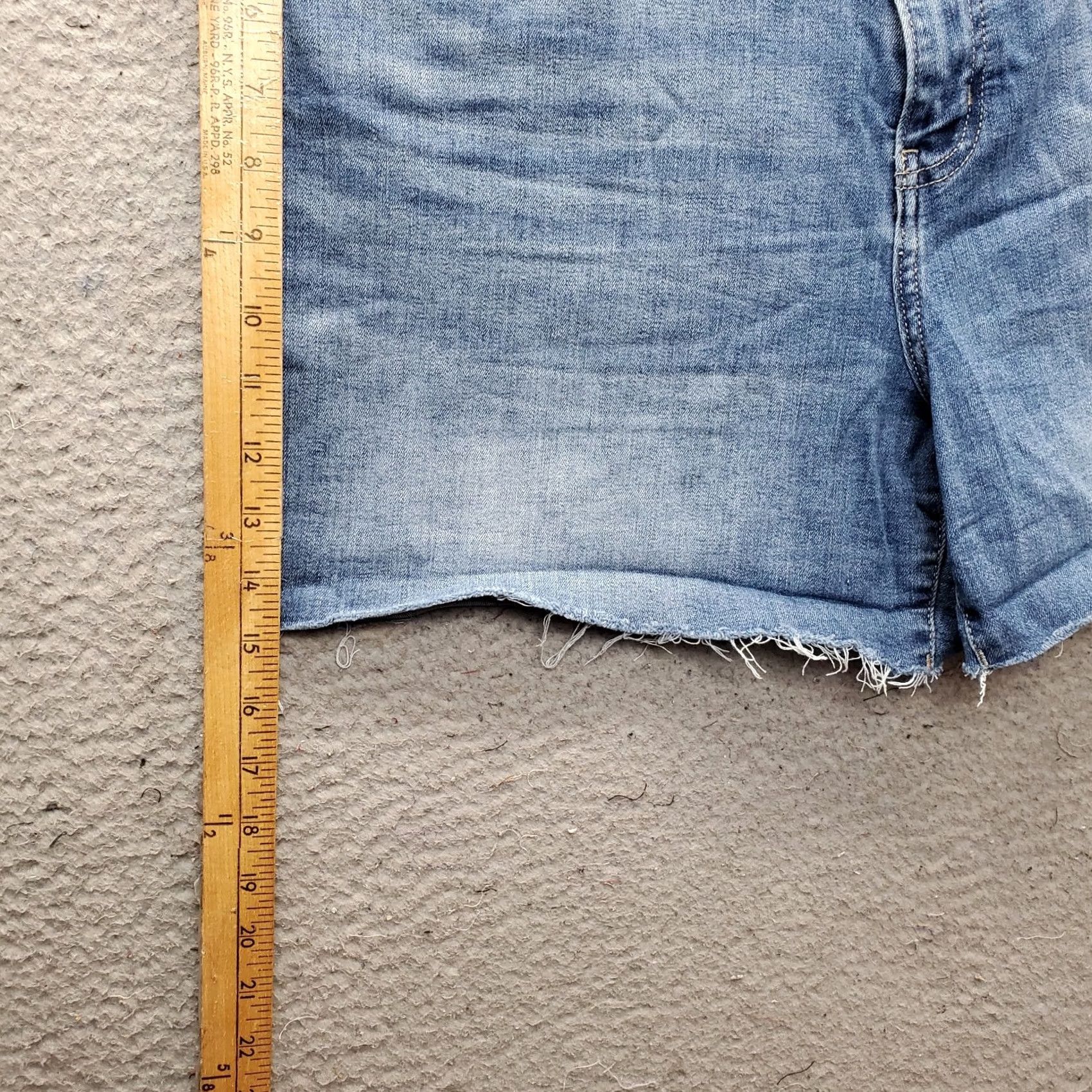 Calvin Klein Calvin Klein Jeans Shorts Womens Size 32 Blue Denim High-Rise Cut-Off Medium Wash Jeans Shorts Womens 32 Blue Denim High-Rise Cut-Off Size 24" / US 00 / IT 34 - 3 Thumbnail