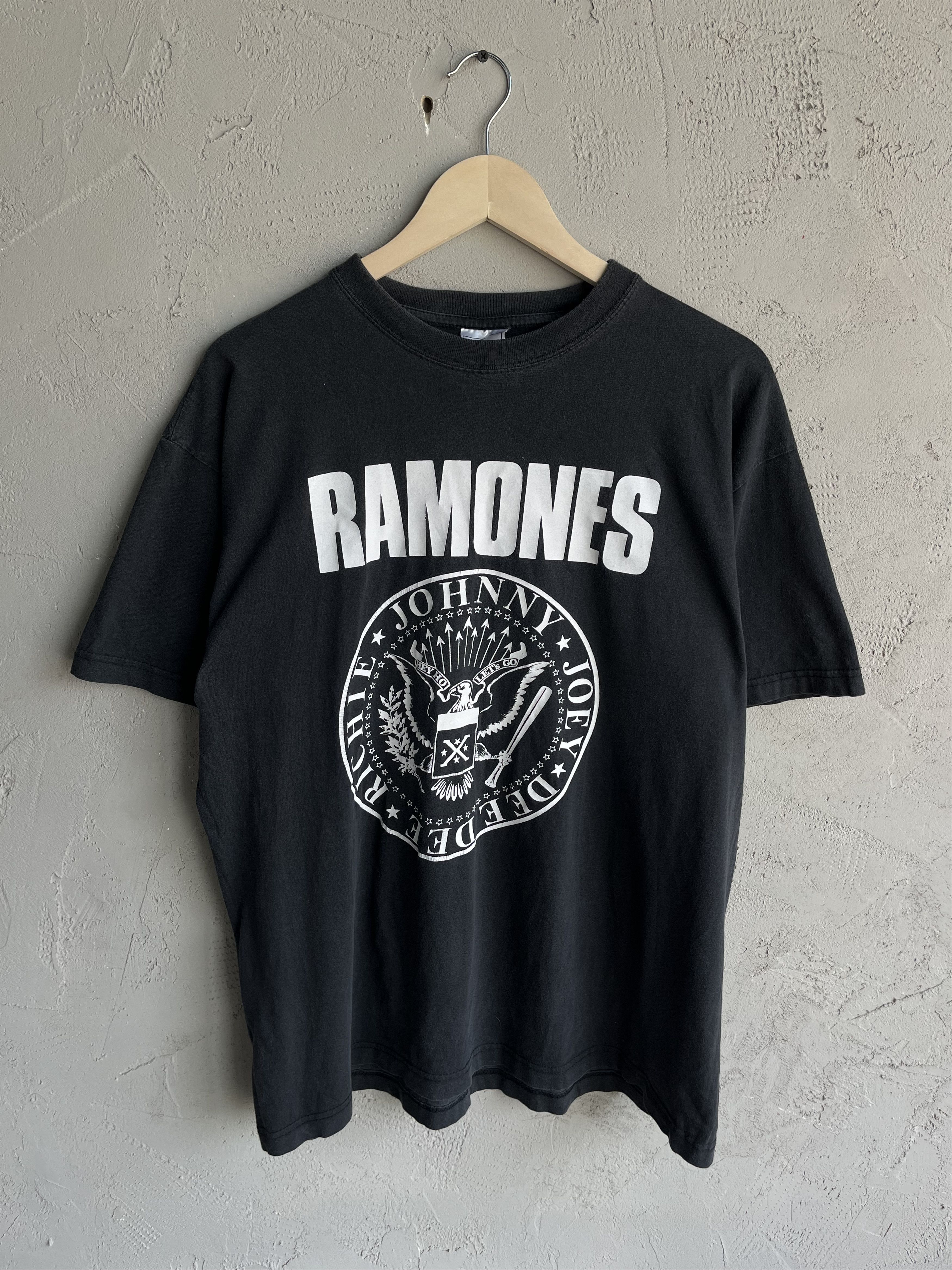 Band Tees × Vintage Vintage 90s Ramones Rock Band Graphic Print Black T Shirt Size US XL / EU 56 / 4 - 1 Thumbnail