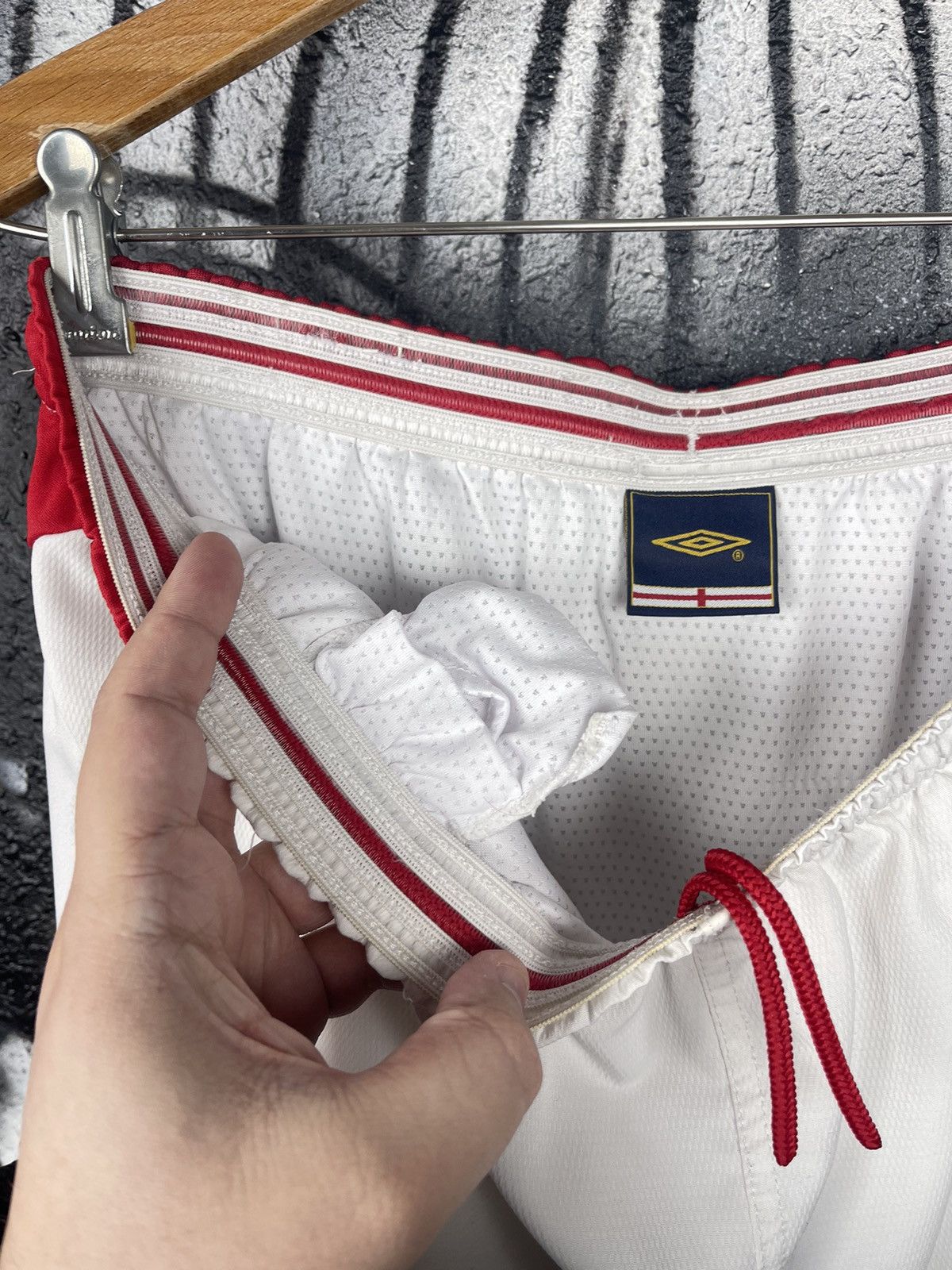 Umbro Umbro England National Football Team Vintage White Soccer Shorts Men’s Size XL Size US 36 / EU 52 - 5 Thumbnail