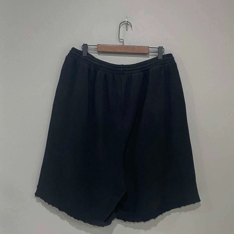 Balenciaga Balenciaga Embroidered Distressed Shorts Size US 36 / EU 52 - 3 Thumbnail