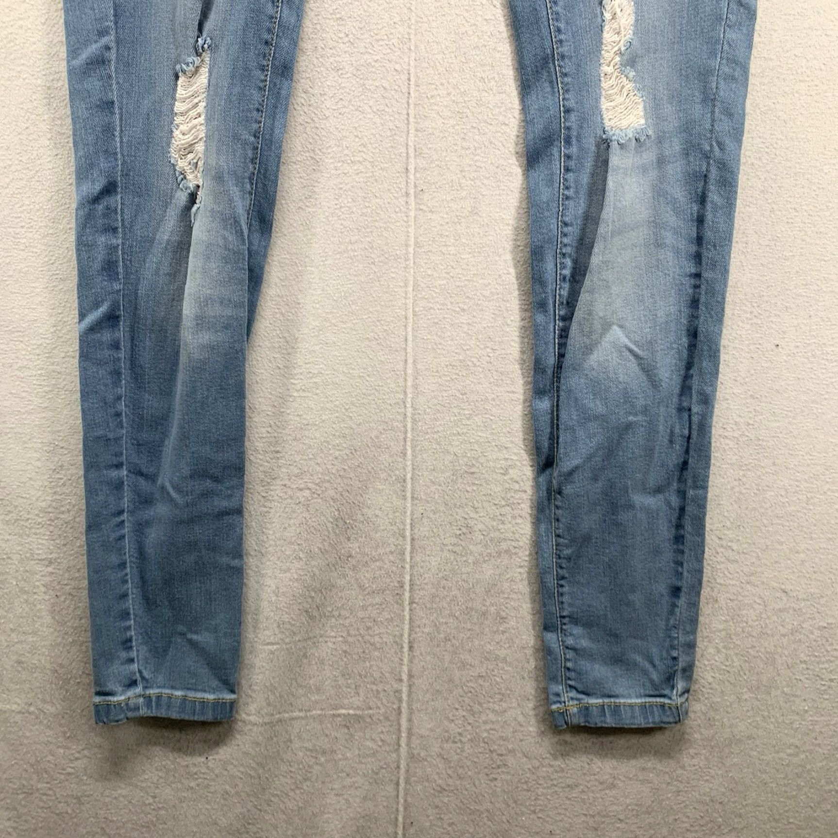 Fashion Nova VINTAGE Fashion Nova Women's Skinny Jeans Size 0 Mid Rise Light Blue Distressed Stretch Classic 90s Hip Hop Size 25" / US 0 / IT 36 - 6 Thumbnail