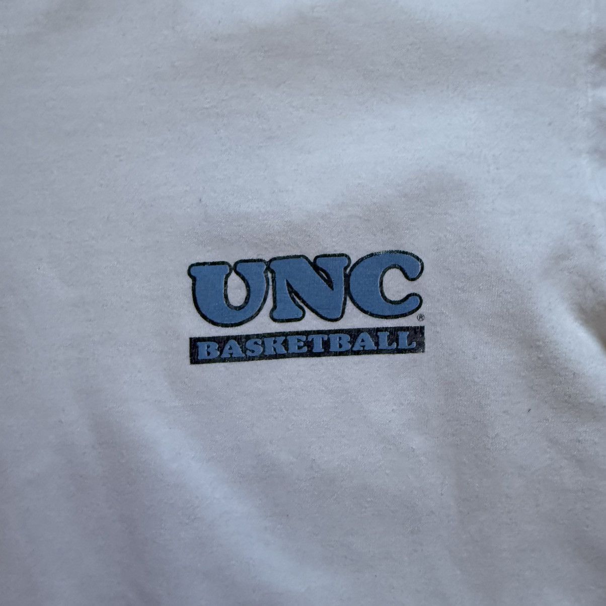 NCAA Vintage 90s UNC Basketball T-Shirt Size US M / EU 48-50 / 2 - 5 Thumbnail