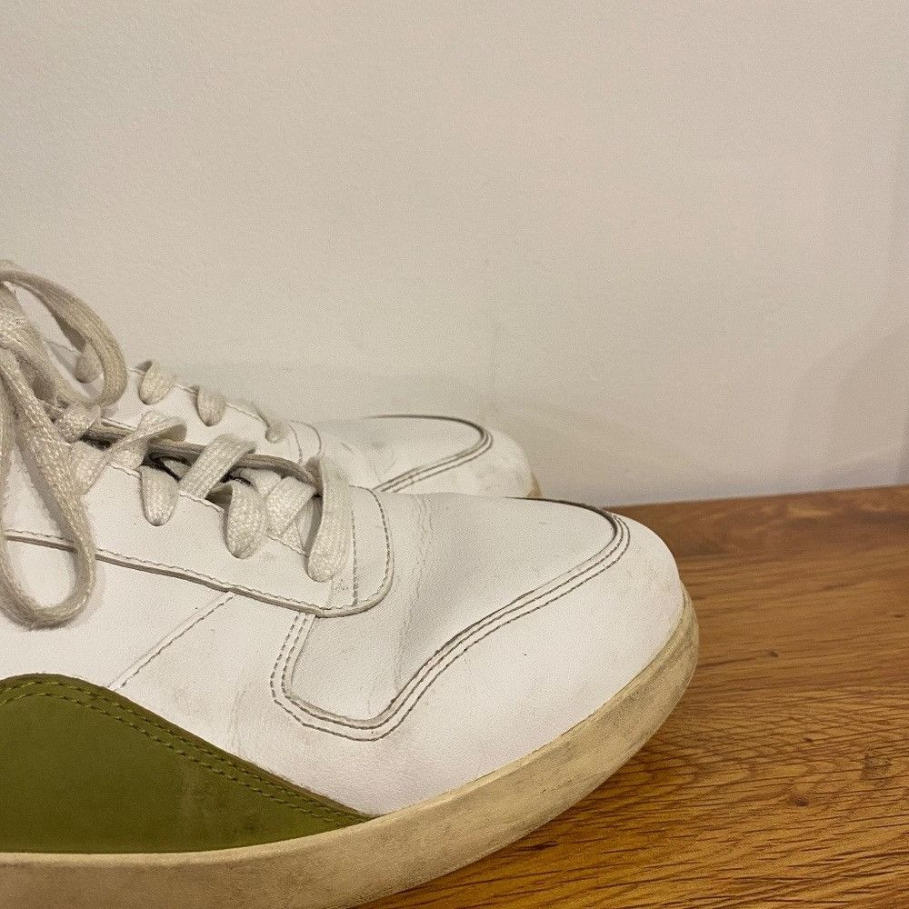 Everlane Everlane The Court Low Top Leather Sneaker in White and Gree Size US 10.5 / IT 40.5 - 3 Thumbnail