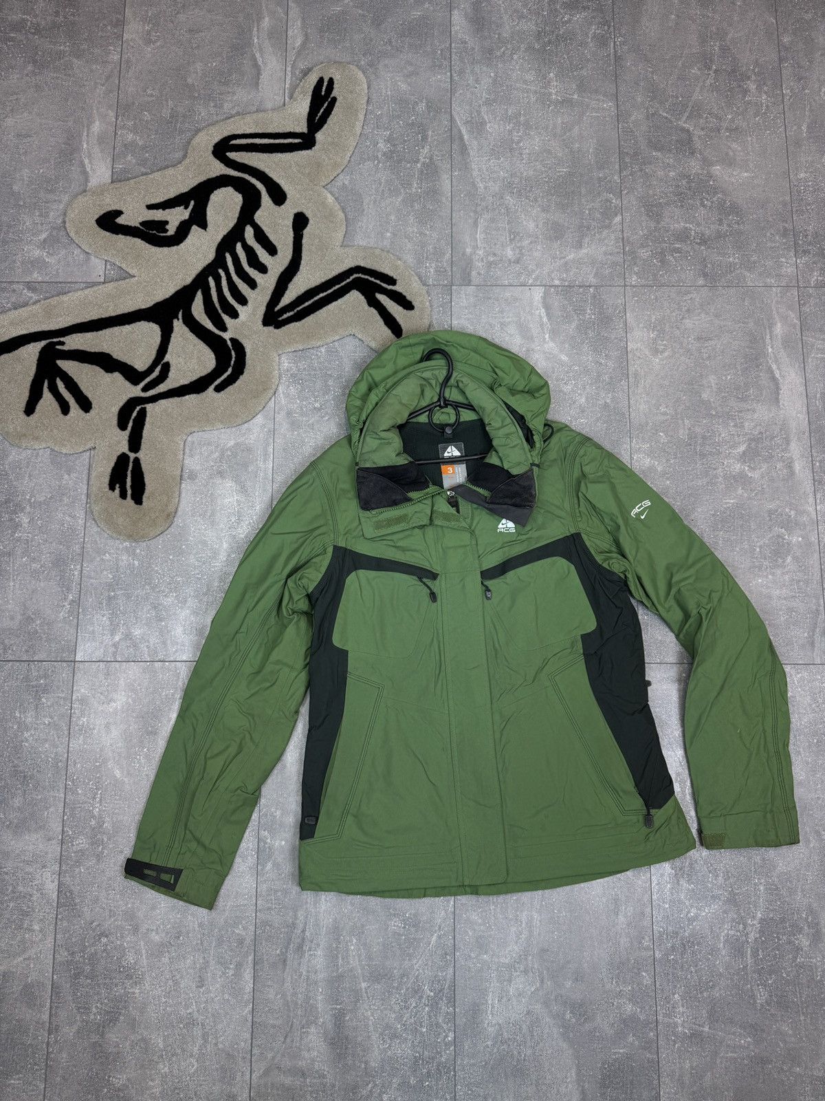 Nike Women’s Vintage Nike ACG ski jacket rare ladies puffer Size L / US 10 / IT 46 - 1 Thumbnail