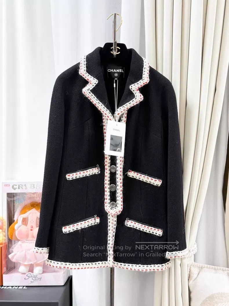 Chanel Chanel Classic long-sleeved jacket with white rolled edge Size XXS / US 00 / IT 34 - 1 Thumbnail
