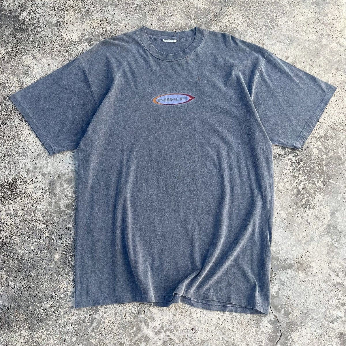 Nike Vintage 90s Nike Centre Oval Swoosh Nice Graphic Tee Rare Size US XL / EU 56 / 4 - 2 Thumbnail
