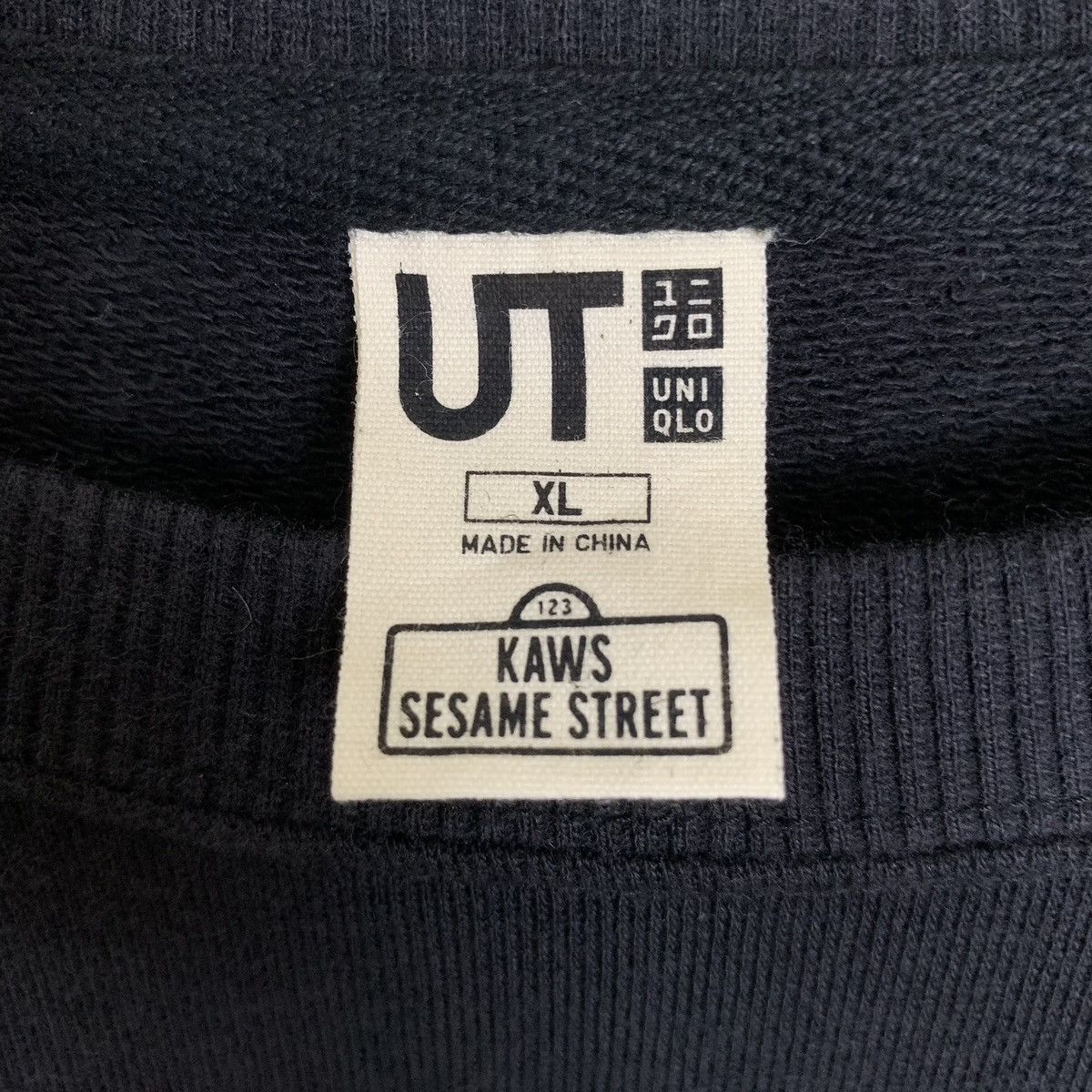 Kaws × Uniqlo Vintage Kaws X Japanese Brand Sweatshirt Size US XL / EU 56 / 4 - 9 Thumbnail