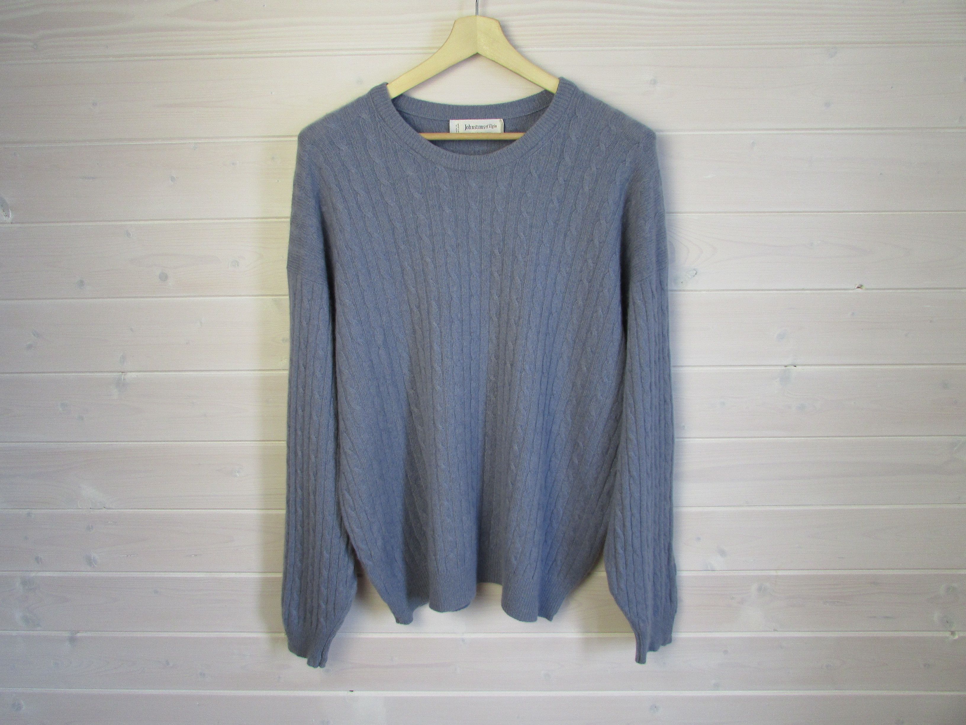 image of Johnstons Of Elgin Men's Cashmere Vintage Sweater in Blue (Size XL)