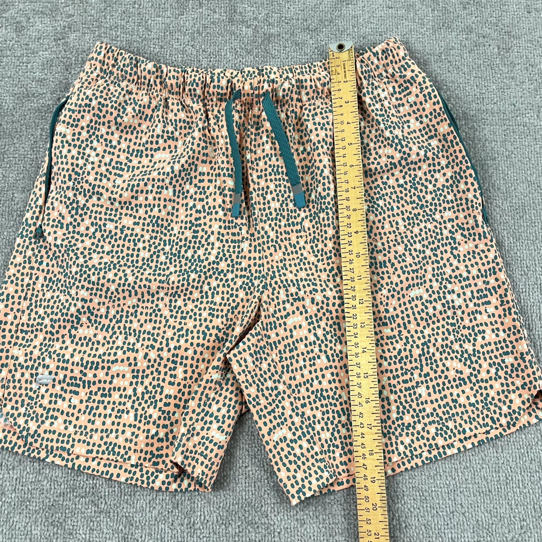 Fabletics Fabletics The One Shorts Mens Medium 7" Linerless Peach Geometric Active Gym Fabletics Brand Men Size M / 7" Inseam Shorts Size US 31 - 4 Thumbnail