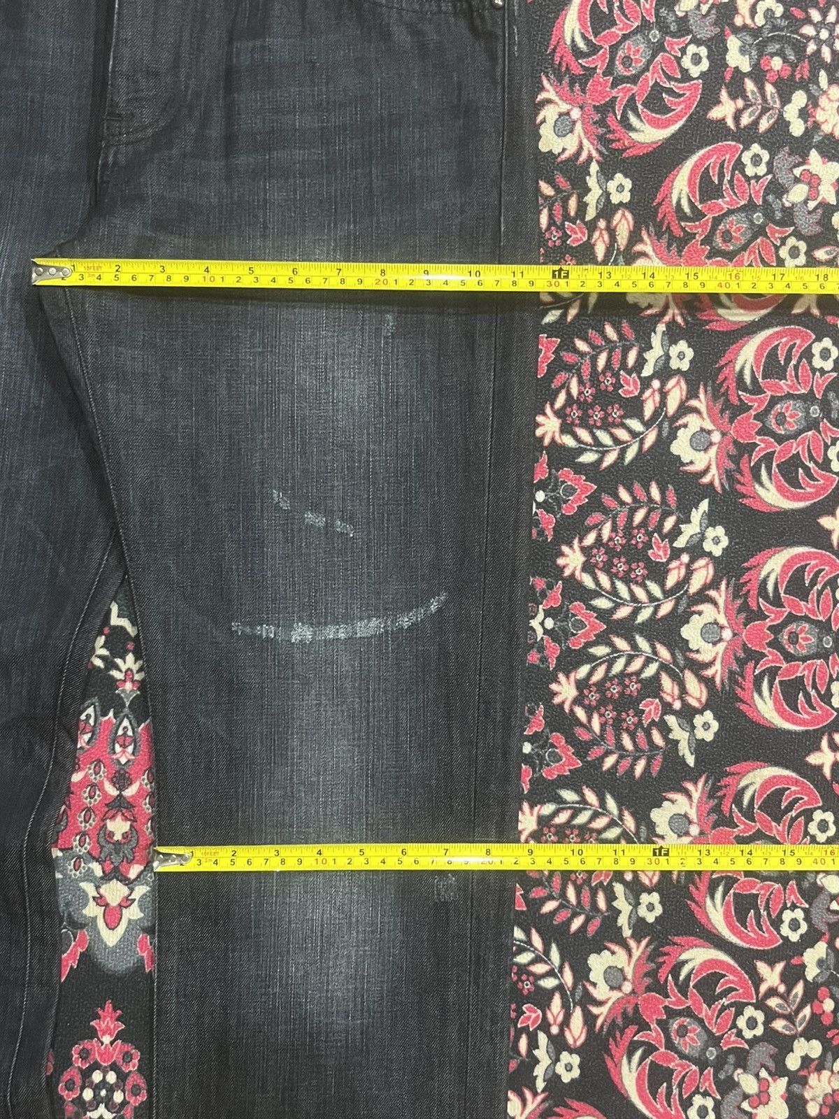 Uniqlo Vintage Uniqlo UJ Dark Washed Distressed Straight Leg Jeans Size US 33 - 13 Thumbnail