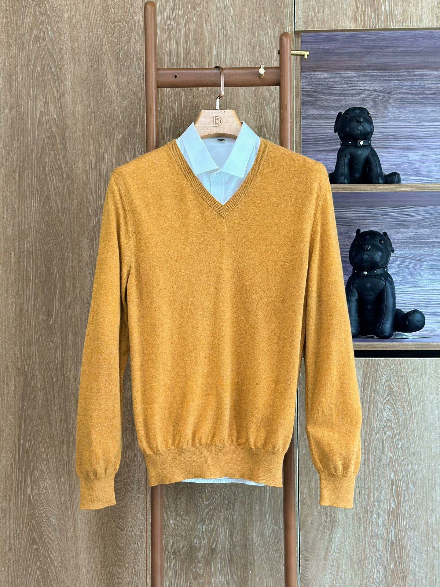 Ermenegildo Zegna Ermenegildo Zegna Yellow V-Neck Cashmere Sweater Size US M / EU 48-50 / 2 - 1 Thumbnail