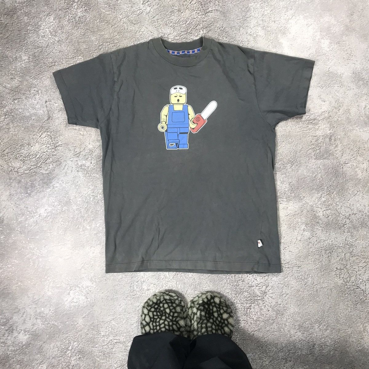 Vintage Vintage Y2K Graphic Tee Lego Man Skate Streetwear Thrashed M Size US M / EU 48-50 / 2 - 1 Thumbnail