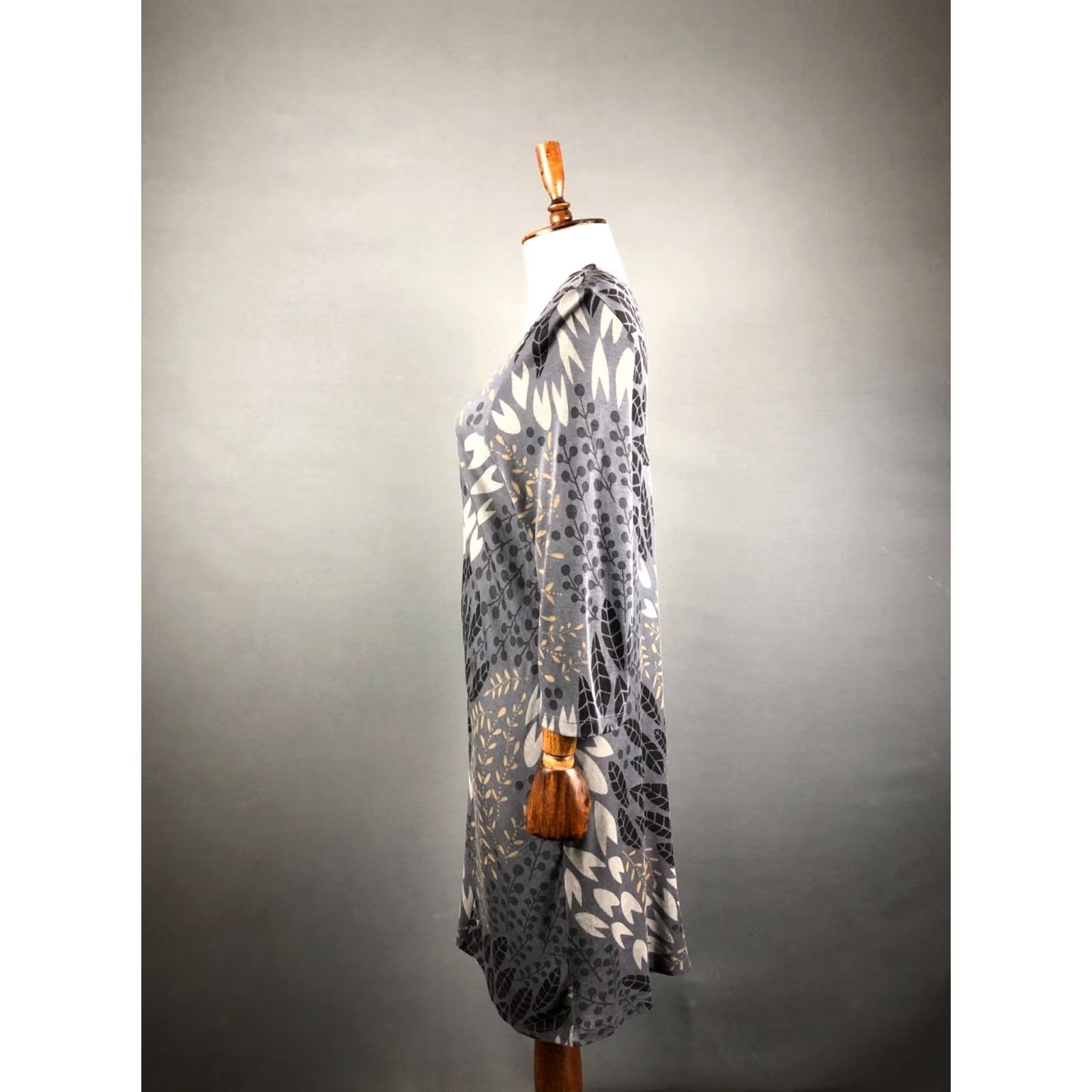 Vintage Gudrun Sjoden Dress S Dark Gray Lyocell Floral Jersey V-Neck Knee Length Women Size S / US 4 / IT 40 - 2 Thumbnail