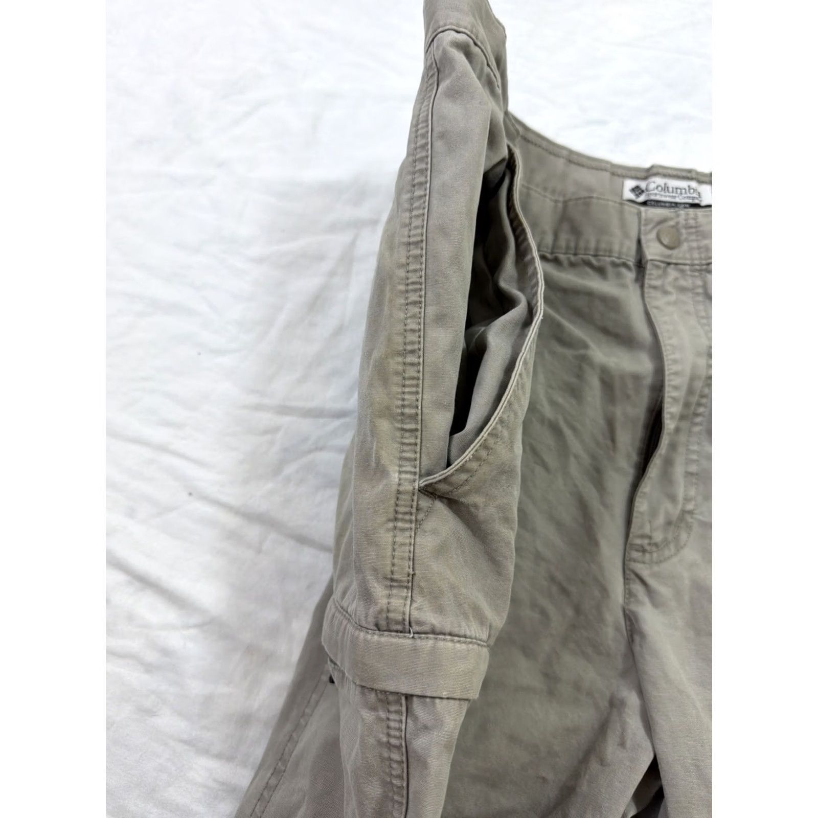 Vintage Columbia Cargo Shorts Mens 38x9 Gray Cotton Canvas Cargo Pocket Zip Flat Front Regular Rise 9in Sz 38 Shirt? Size US 38 / EU 54 - 7 Thumbnail
