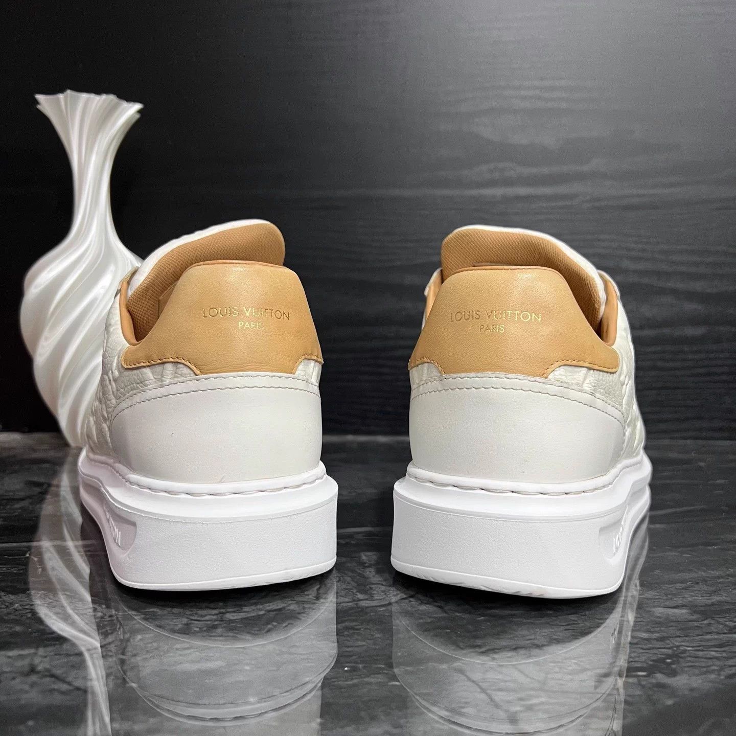 Louis Vuitton 1172/Lv White EU40 Embossed All Over Print Casual Shoes 95 Size US 7 / EU 40 - 4 Thumbnail