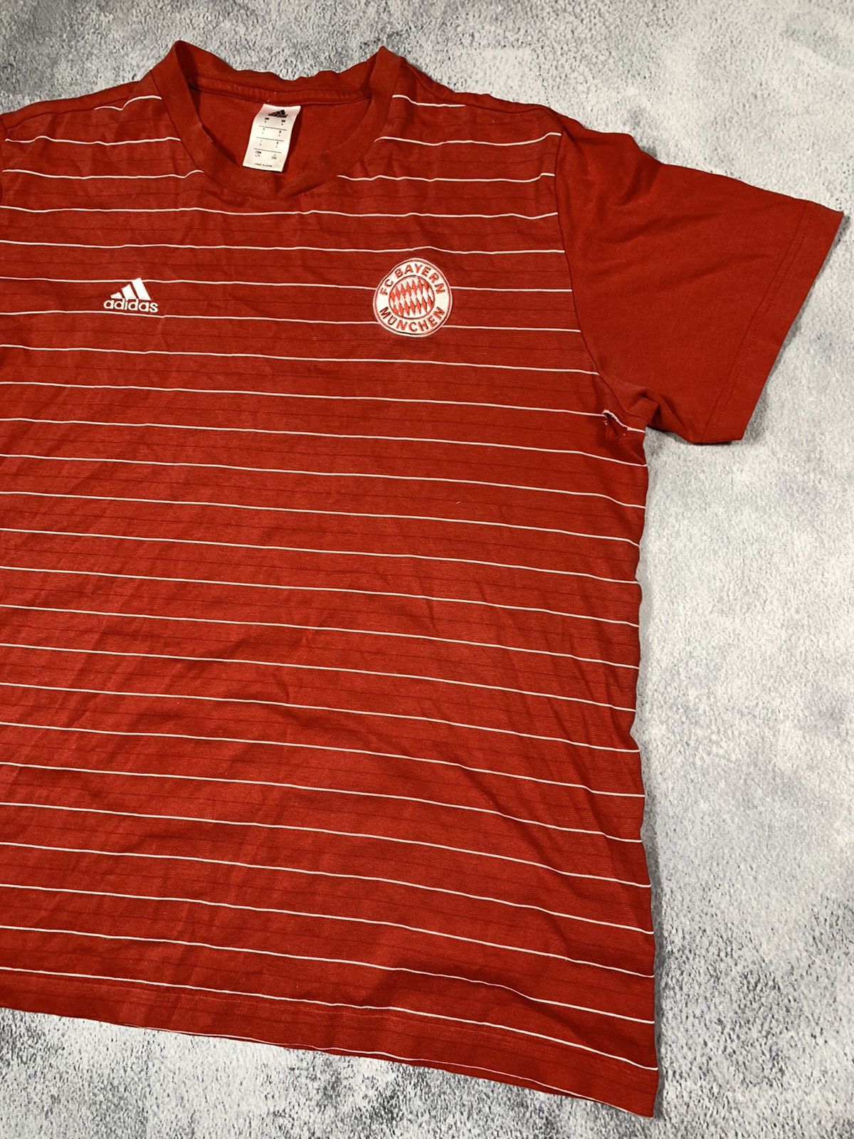 Vintage Vintage Y2K Adidas Fc Bayern Munchen striped tee size L Size US L / EU 52-54 / 3 - 3 Thumbnail