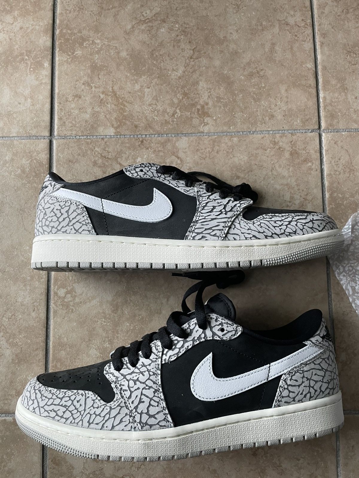 Jordan Brand AIR JORDAN 1 RETRO LOW OG/ Size US 10 / EU 43 - 1 Thumbnail