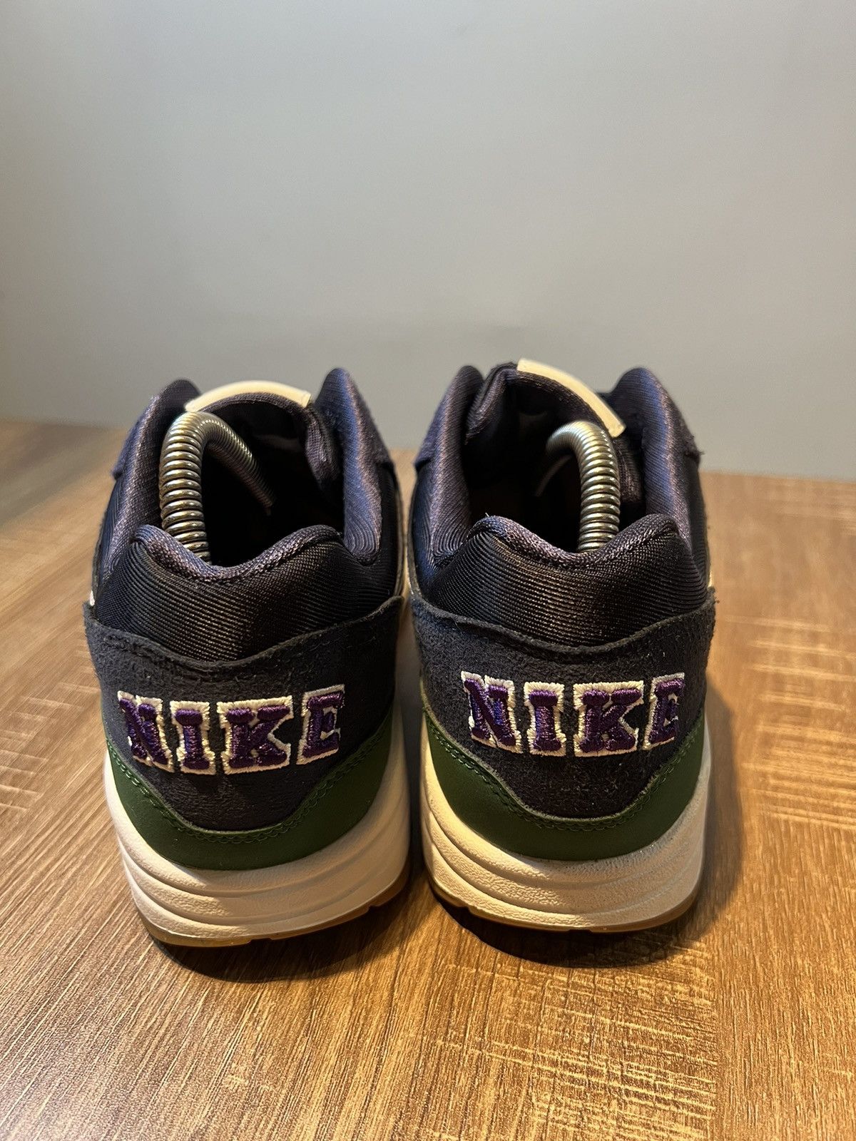 Nike Sz 9.5w Air Max 1 QS 'Letterman Pack' 2022 Obsidian/Green Size US 9.5 / IT 39.5 - 4 Thumbnail