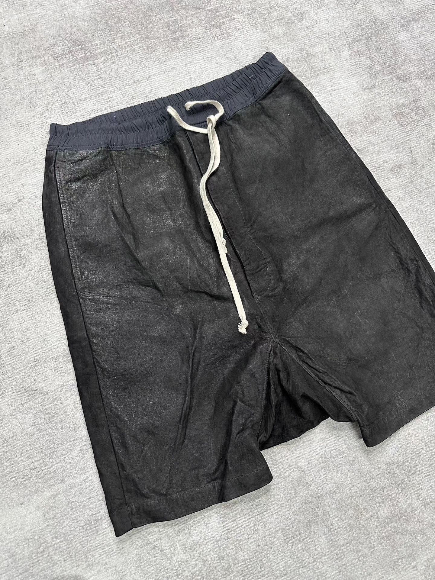 Rick Owens Rick Owens Distressed Lambskin Shorts K20 Size US 34 / EU 50 - 2 Thumbnail