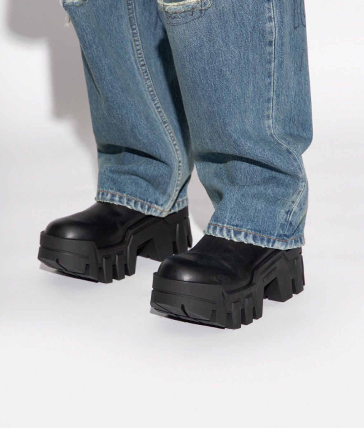 Balenciaga Balenciaga Leather Chelsea Boot size 38 Size US 8 / IT 38 - 2 Thumbnail