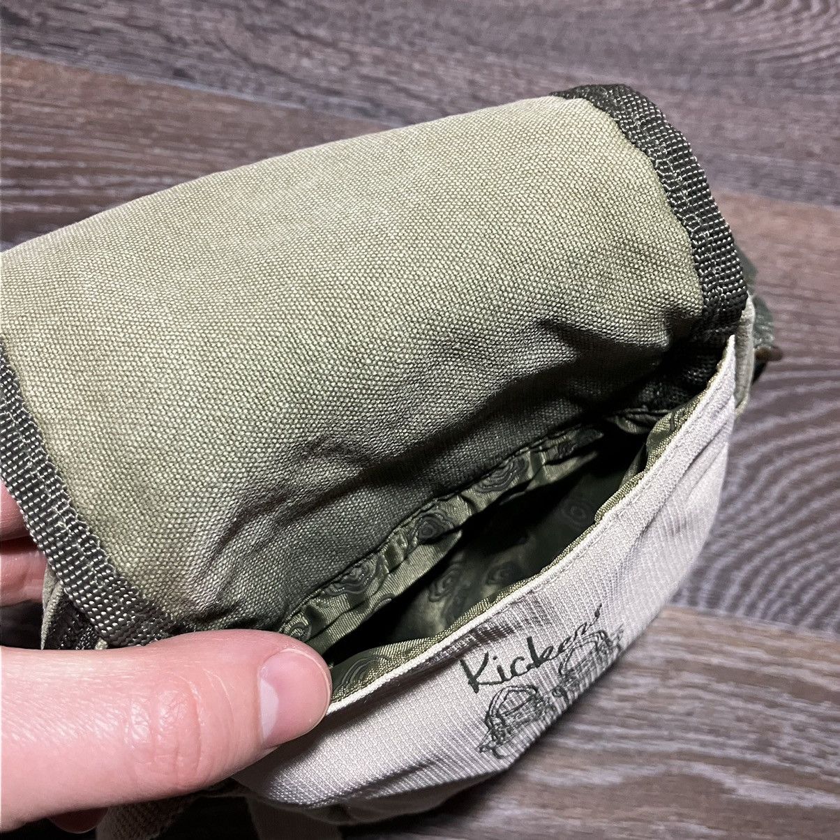 Kickers Y2K Vintage KICKERS Messenger Shoulder Bag Beige Khaki Size ONE SIZE - 11 Thumbnail