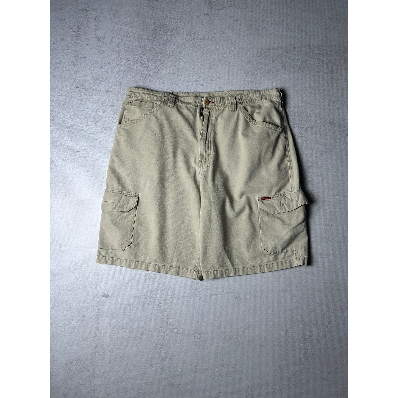 Guess Vintage 90s Guess Beige Cargo Shorts - Men's 40Wx11L Size US 40 / EU 56 - 1 Thumbnail
