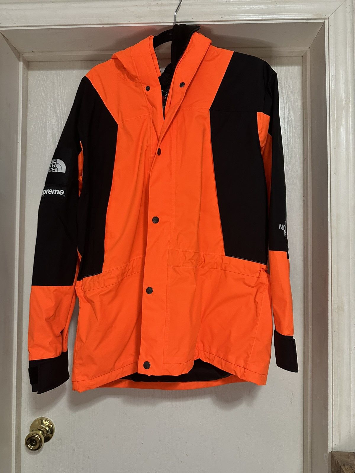 Supreme × The North Face Supreme TNF Mountain Parka Power Orange, Medium Size US M / EU 48-50 / 2 - 1 Thumbnail