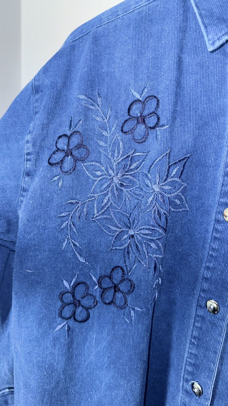 Vintage 90s Vintage Blue Floral embroidered Denim Shirt Size US M / EU 48-50 / 2 - 5 Thumbnail