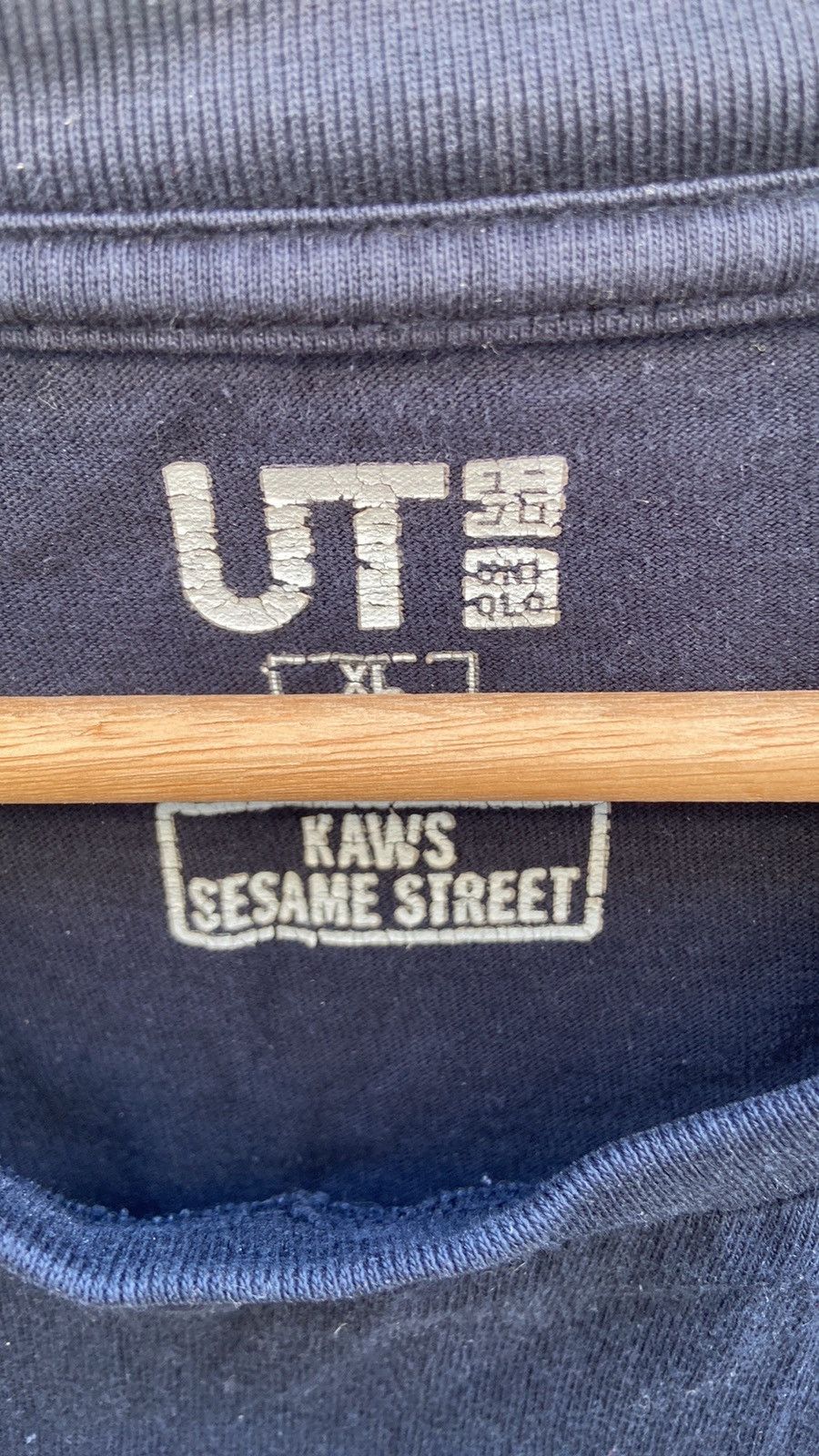 Kaws × Uniqlo Uniqlo x KAWS Sesame Street Blue Embroidered Big Bird Tee Size US XL / EU 56 / 4 - 3 Thumbnail