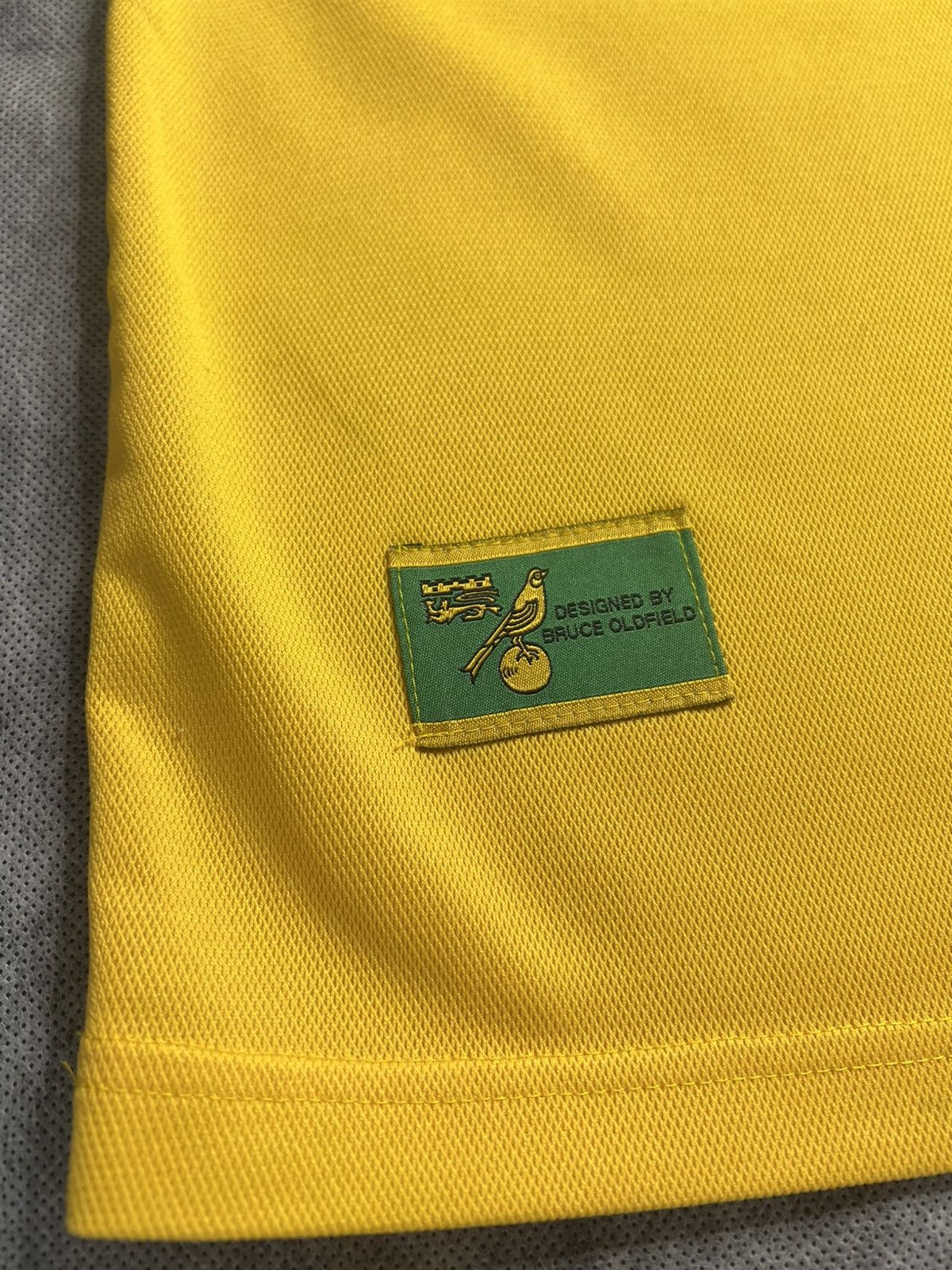 Other Norwich City Home Football Shirt 1999/01 Adults L Size US L / EU 52-54 / 3 - 9 Thumbnail