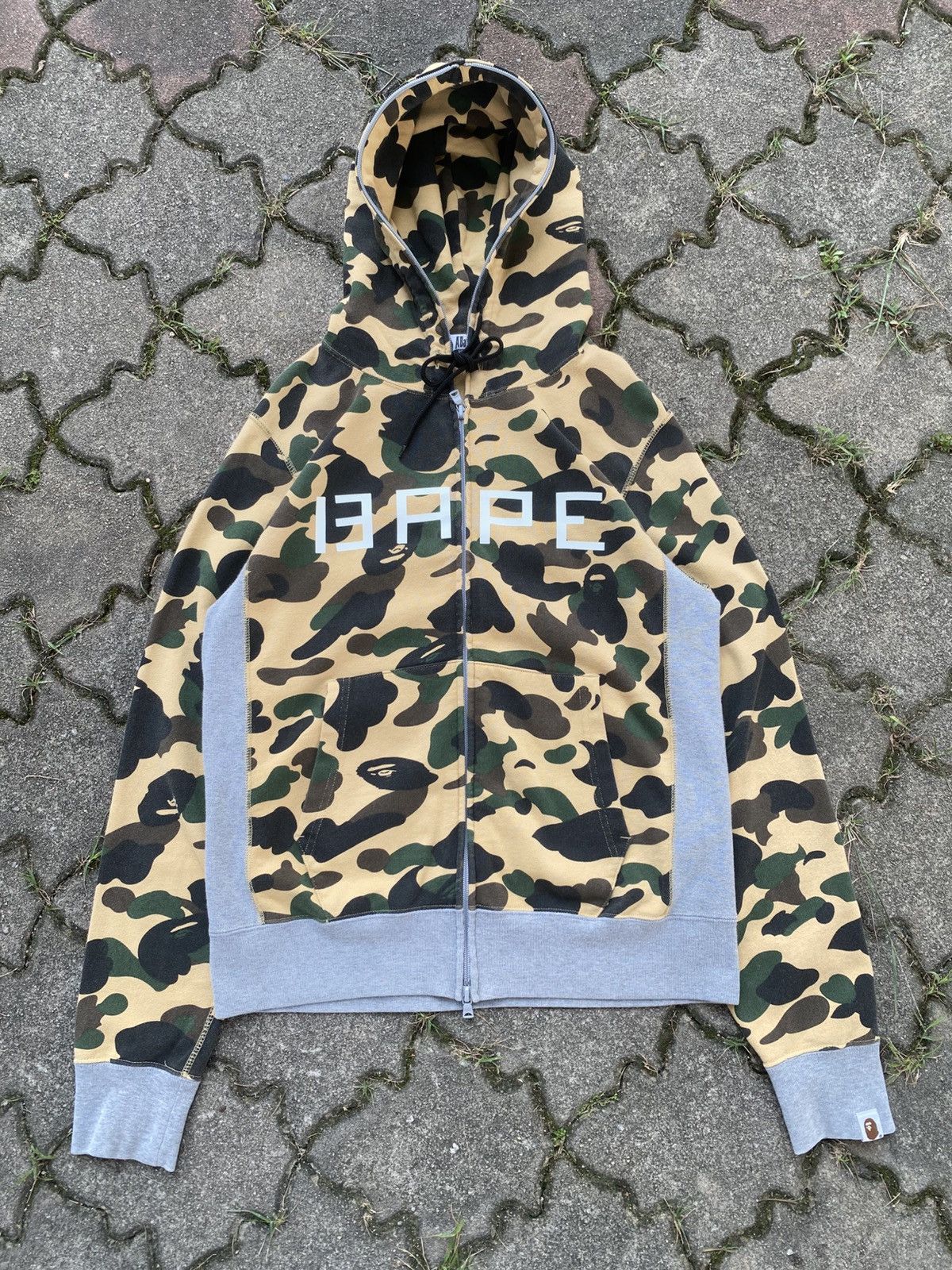 Bape Bape 1st Camo Glow in The Dark Full Zip Hoodie Size M Size US M / EU 48-50 / 2 - 1 Thumbnail