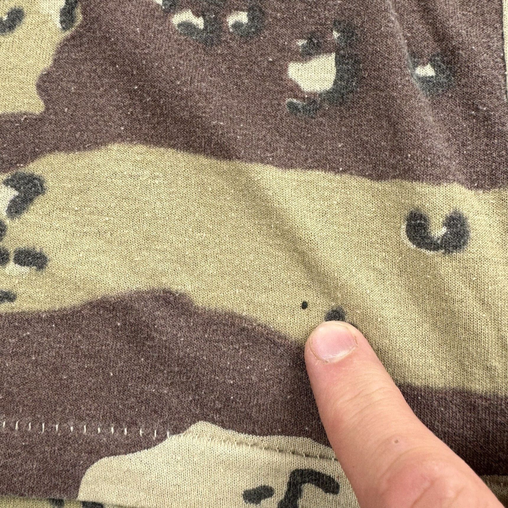 Vintage VINTAGE Unbranded Desert Camo T-Shirt Adult Medium Brown 80s Military Mens Size US M / EU 48-50 / 2 - 5 Thumbnail