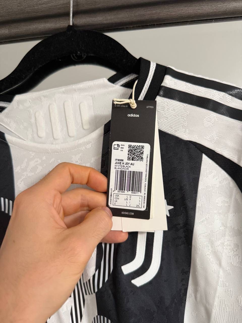 Le Pere LIMITED EDITION - JUVENTUS X LE PÈRE HOME JERSEY m size mens Size US M / EU 48-50 / 2 - 2 Thumbnail