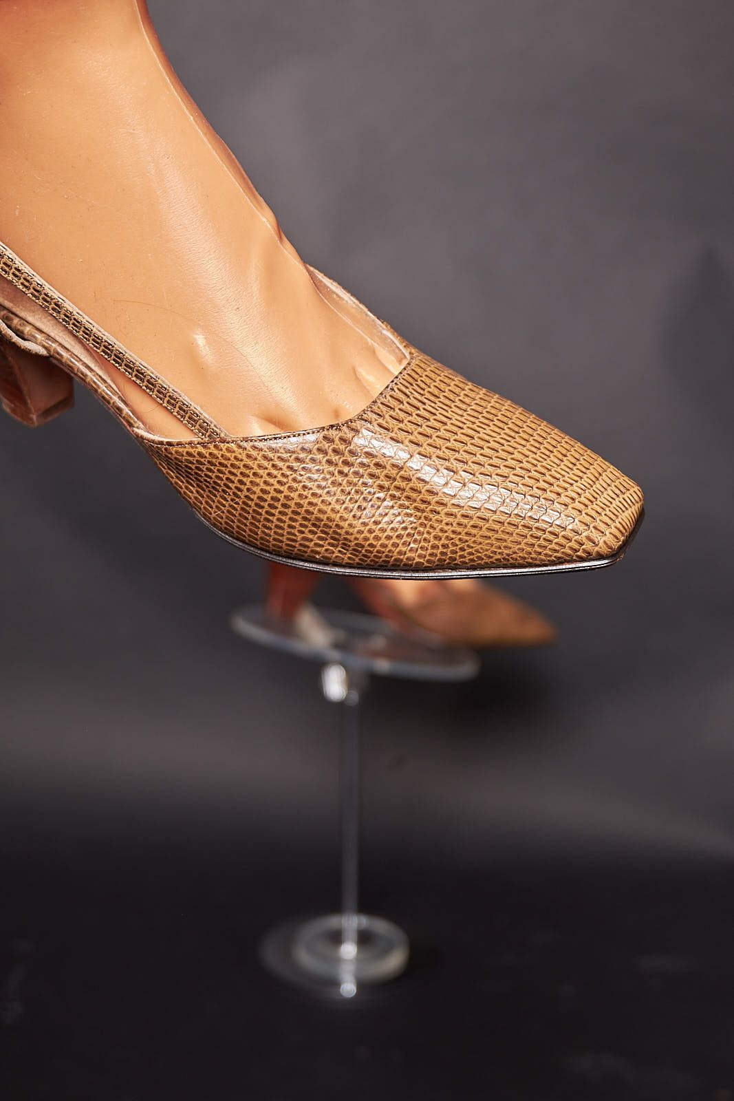 Vintage 1960s Tan Pressed Leather Slingbacks Low Heels Shoes Size US 6 / IT 36 - 7 Thumbnail