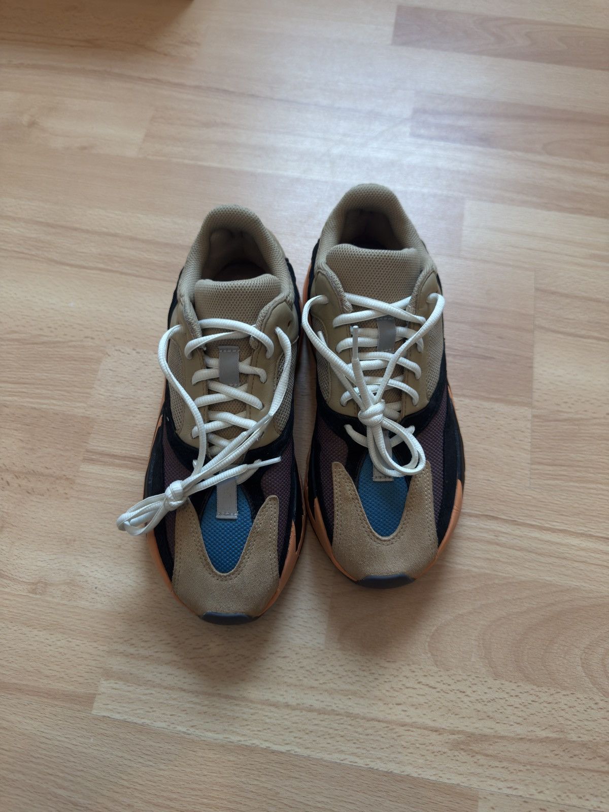 Yeezy Yeezy 700v2 Size US 7 / EU 40 - 2 Thumbnail