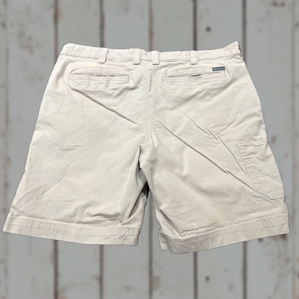 Vintage Columbia Shorts Mens 40W Khaki 10" Inseam Elastic Waist Pockets Casual Outdoor Chino Cotton Beige Mens Size US 40 / EU 56 - 1 Thumbnail