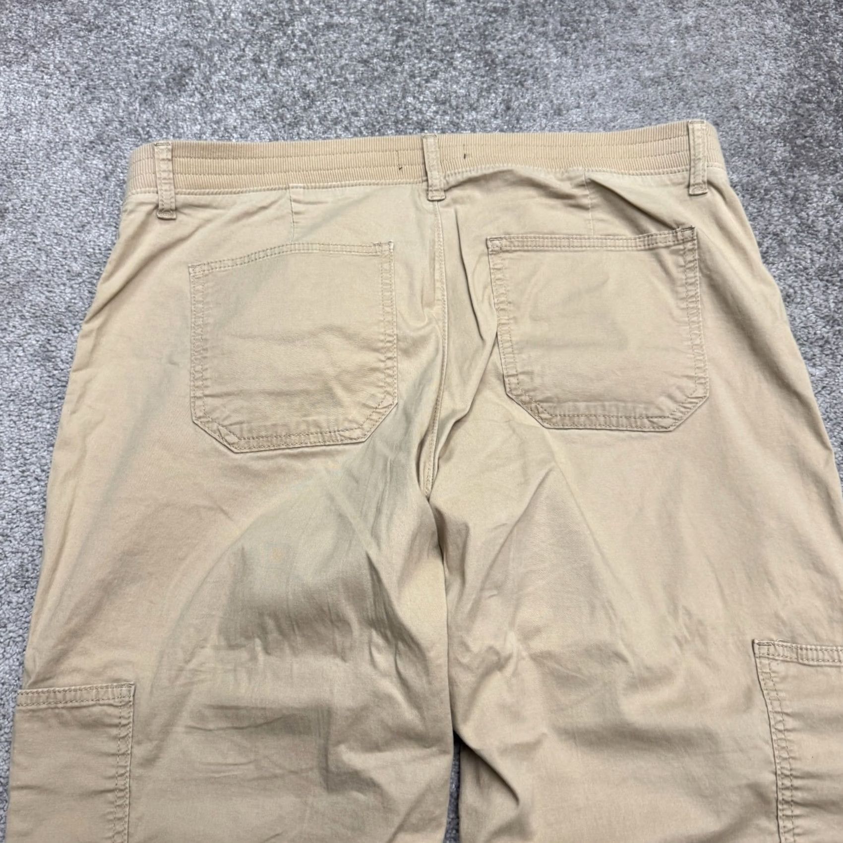 Lee Lee Cargo Capri Cropped Pants Womens Medium Khaki Cotton Relaxed Fit Size 32" / US 10 / IT 46 - 4 Thumbnail