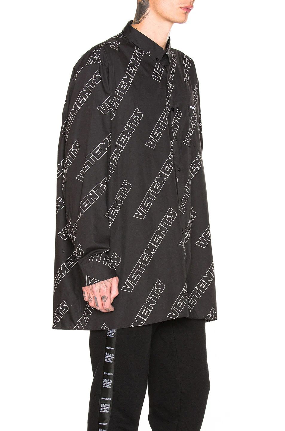 Vetements o1y0924 Logo Button Shirt in Black Size US M / EU 48-50 / 2 - 2 Thumbnail