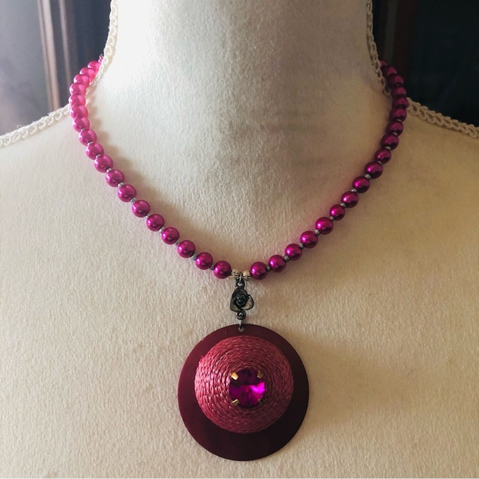 Handmade Handcrafted repurpose fuchsia pink pendant Pearl necklace Size ONE SIZE - 2 Thumbnail