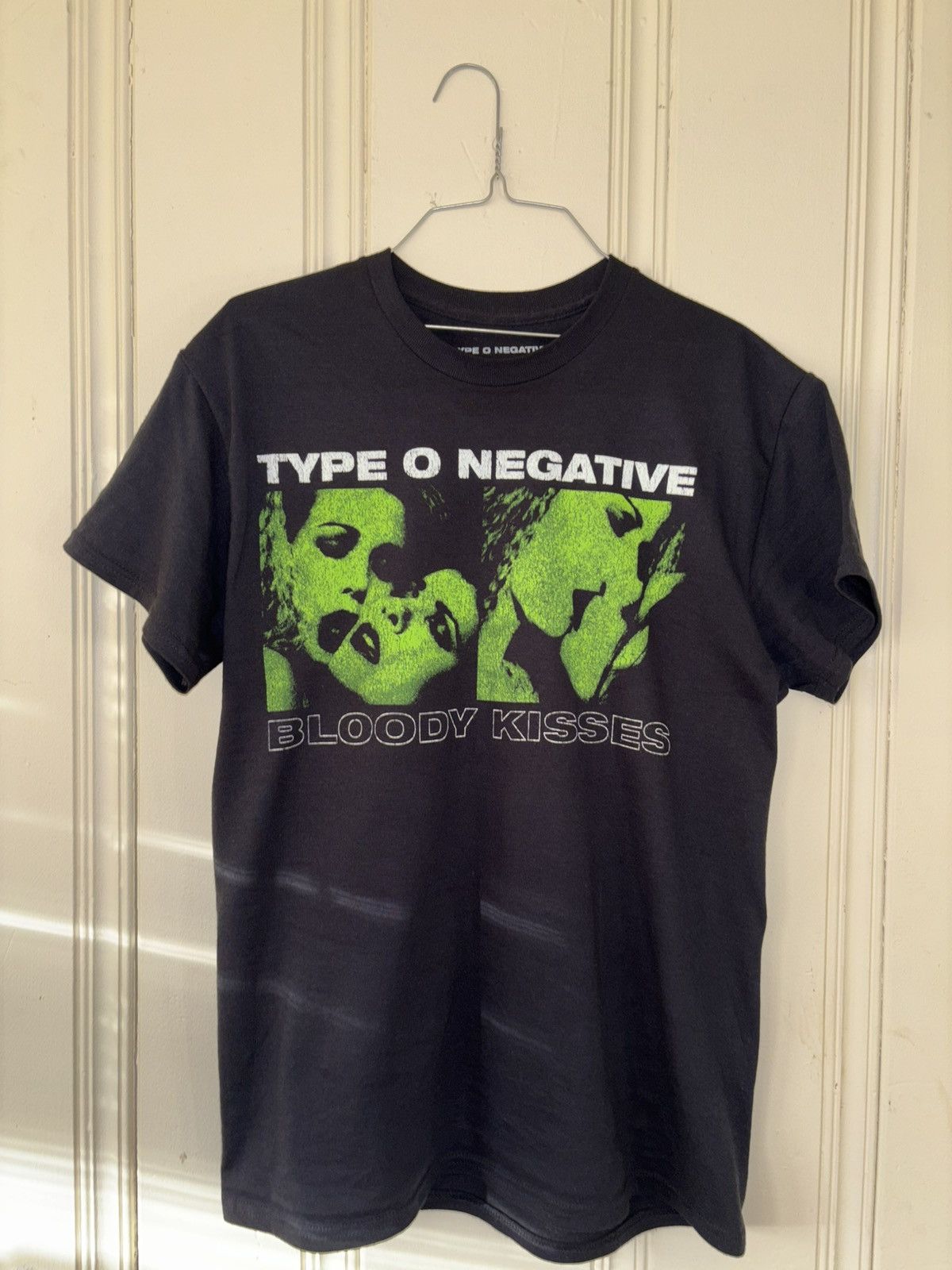 Band Tees Rare licenced Bloody Kisses Type o negative merch shirt Size US M / EU 48-50 / 2 - 1 Thumbnail